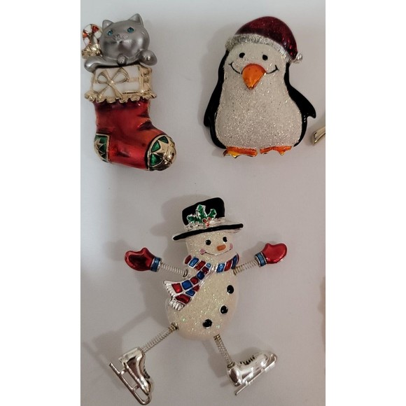 VTG Danecraft 5 Christmas Brooch Snow Man Santa Kittening Stocking Penguin - Picture 3 of 9